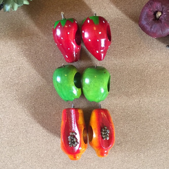 Vintage Wooden Fruit Napkin Rings and Napkins
